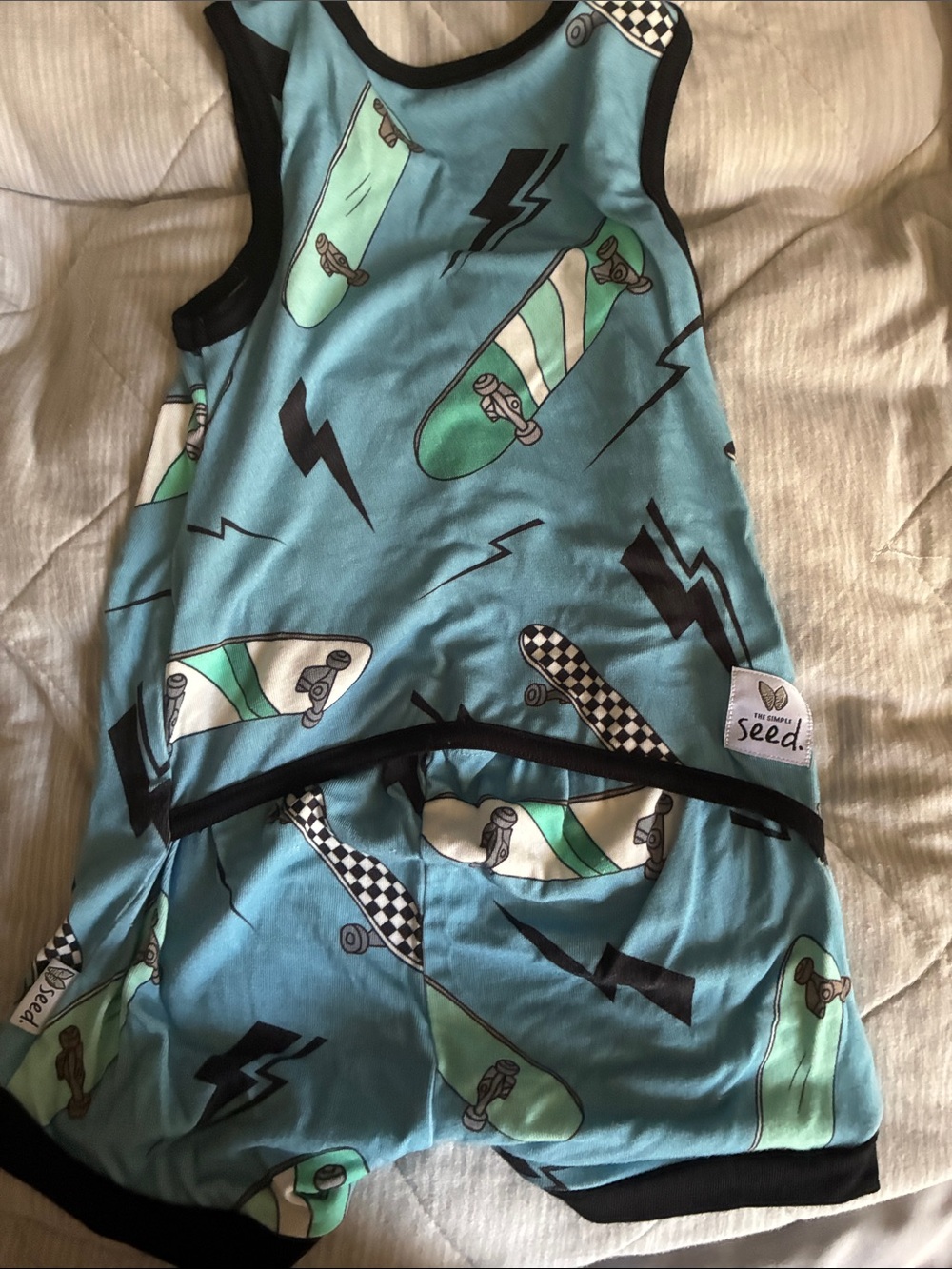 Simple Seed Sleeveless Romper - Picture 2 of 2
